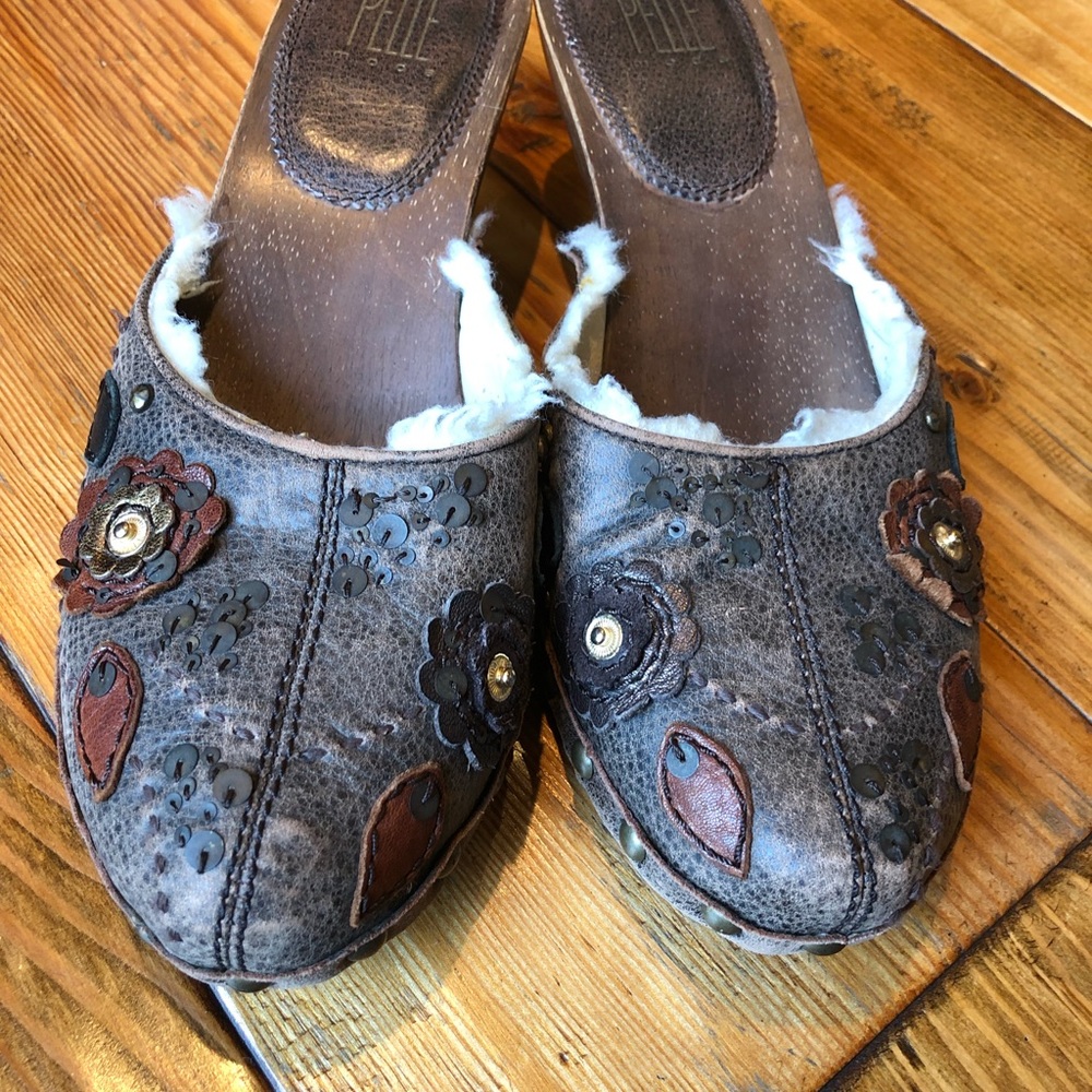 Women’s wood mule